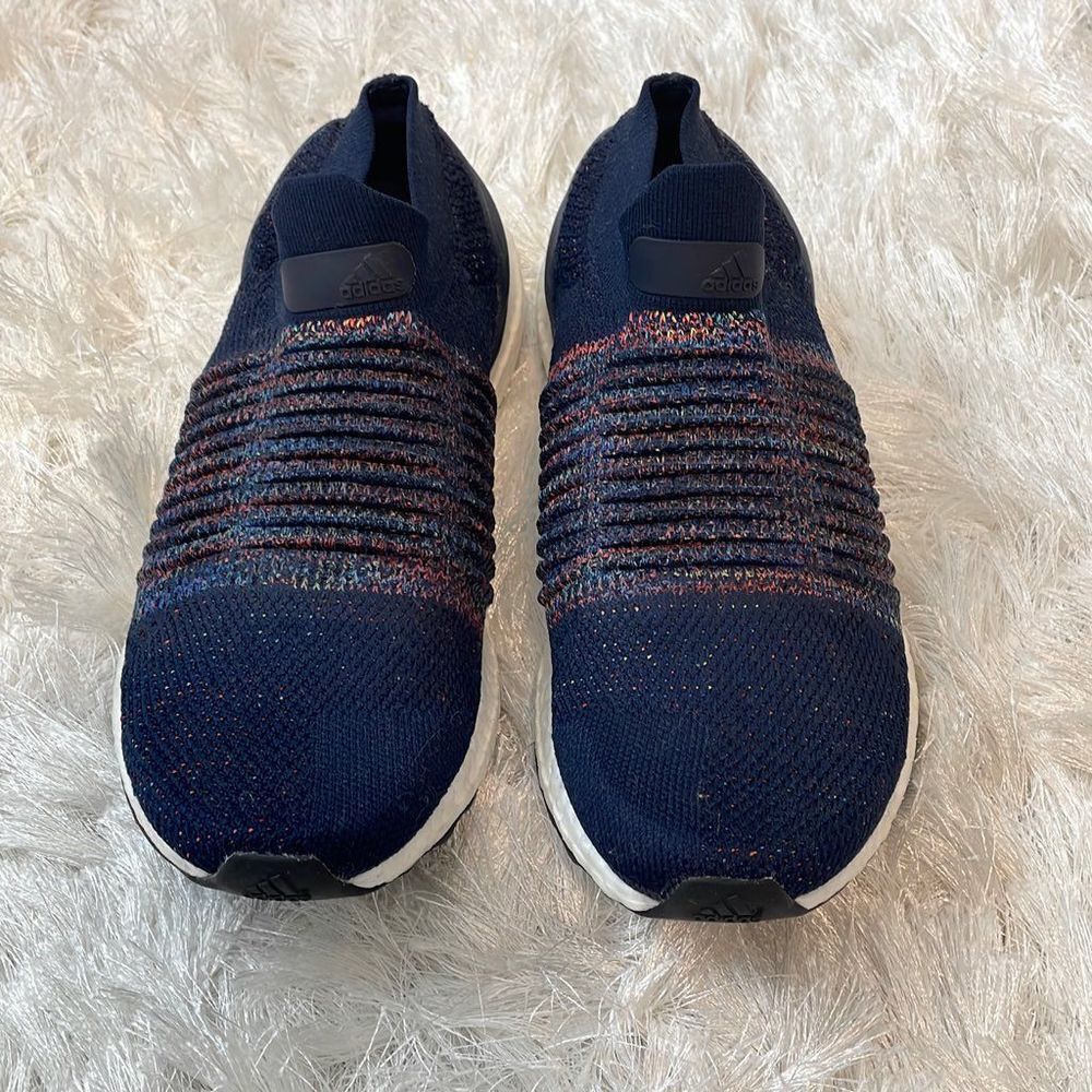 Unisex Adidas Ultra Boost Laceless Shoe￼ - Picture 3 of 6